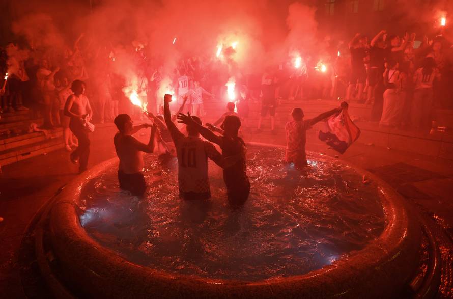 Zagreb: Slavlje na trgu nakon gola Hrvatske 