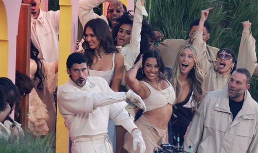 Bad Bunny bez o&scaron;trih kritika o Trumpu na Super Bowlu: S njim plesali Pascal, Jessica Alba...