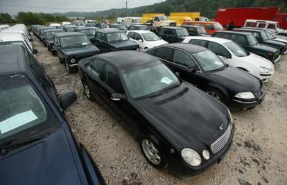 Navali, narode: Država opet na dražbi nudi  150  raznih vozila