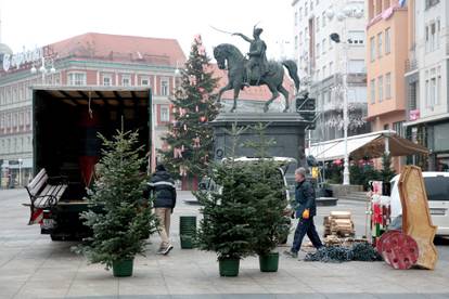 FOTO Nakon dočeka Vatrenih, na glavni trg vraća se Advent!