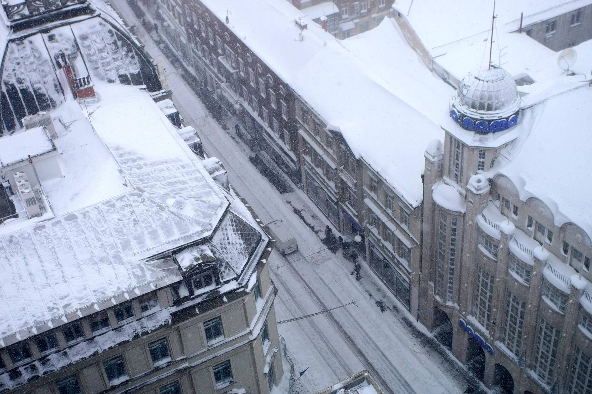 ARHIVA - Zagreb: Trg bana Jela?i?a pod snježnim pokriva?em