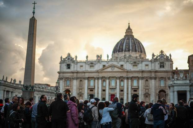 Pope Francis lies in state in St. Peter's Basilica