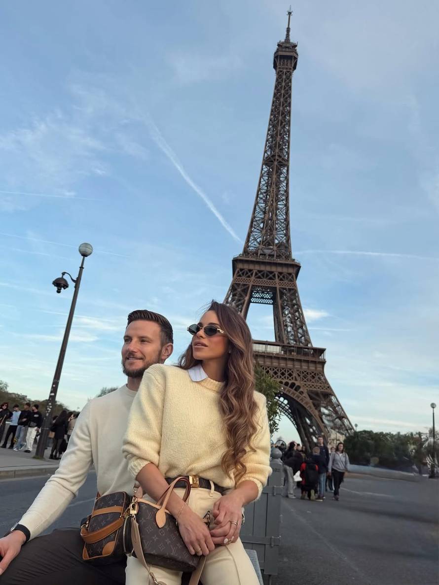 Rakitić i Raquel proslavili 13. godišnjicu braka u gradu ljubavi