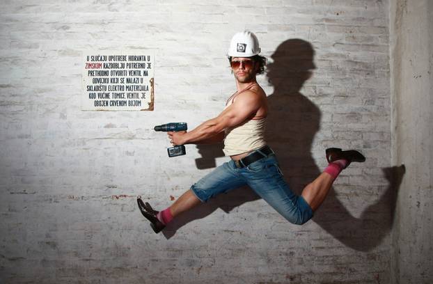 ARHIVA - Zagreb: Mario Petrekovi? uredio prostor za život u nekadašnjoj tvornici Katran