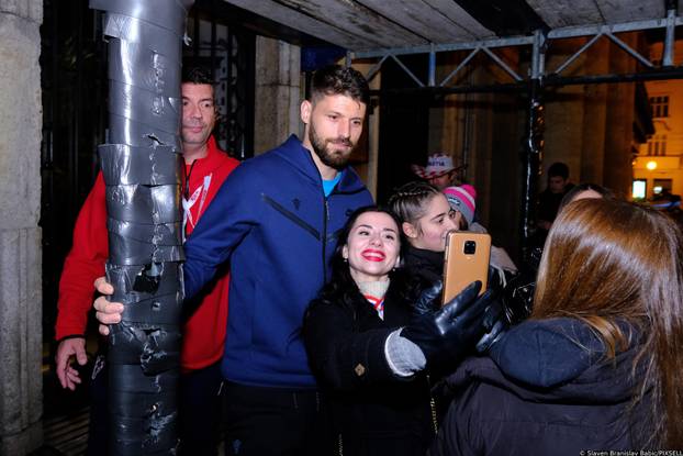 Zagreb: Reprezentativci nakon dočeka na Trgu proslavili u kavani Johann Franck