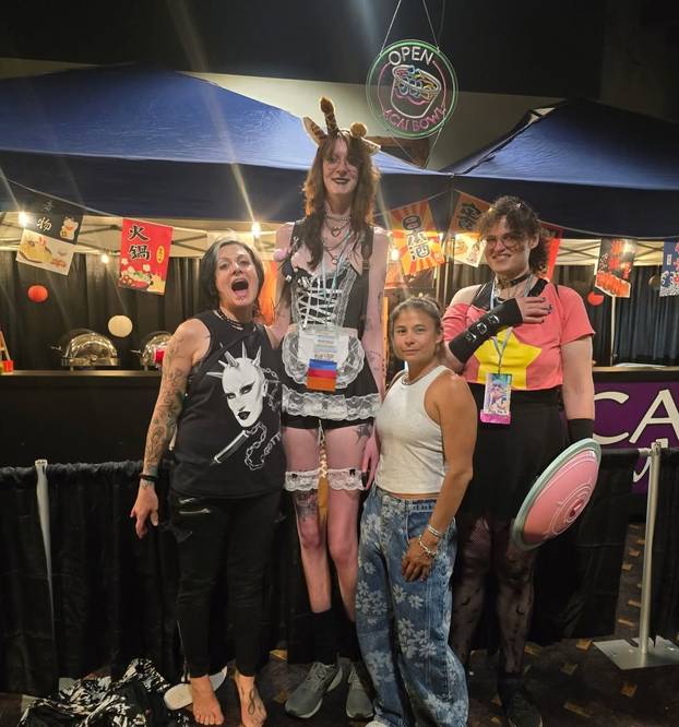 FOTO Visoka je 208 cm, a noge duže od 135: Ova influencerica ne stane ni u krevet ni u auto...