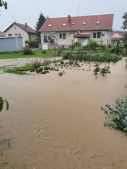 Ljudi su očajni, sve im uništeno: Izlila se Trnava, sve je poplavilo