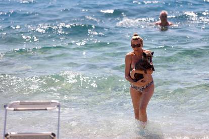 FOTO Preslatki psi se kupaju i uživaju na plaži u Crikvenici