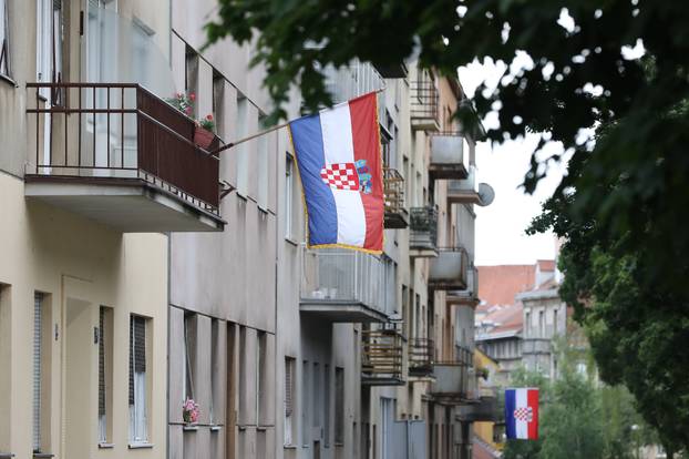 Na današnji dan 1990. službeno je usvojena zastava Republike Hrvatske