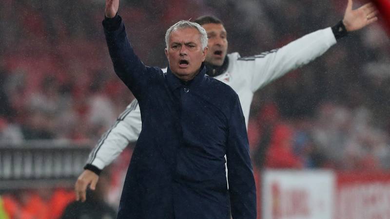 Mourinho kipti od bijesa, otvara se prilika za Ivanovića? 'Neke igrače više ne želim vidjeti...'