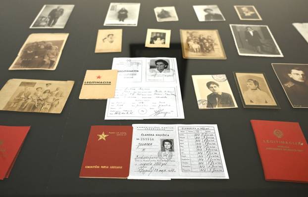 Zagreb: U Srpskom  kulturnom centru, fondacija Jovanka Broz održava izložbu haljina i torbi