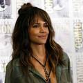 Posramila muške kolege: Halle Berry je viski popila 'na eks'