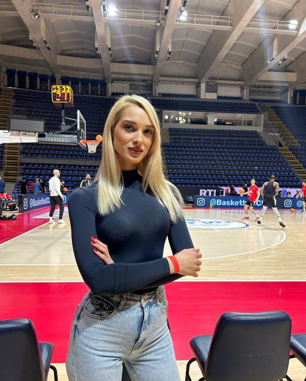 FOTO Srpska voditeljica osvojila euroligaške parkete, zablistala i u Zadru. Govori tri strana jezika