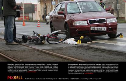 Nesreća u Osijeku: Auto naletio na ženu na bicklu i usmrtio je