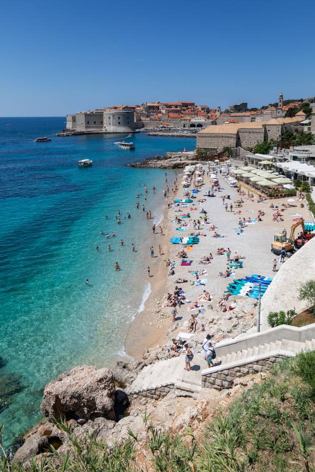 Plaže u Dubrovniku pune su kupača 