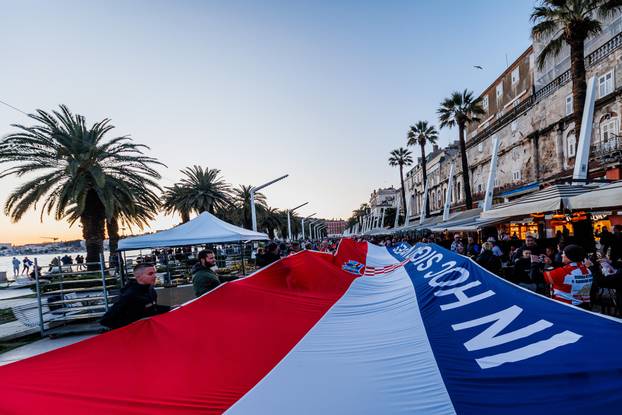 Split: Atmosefra na splitskoj rivi uoči početka utakmice UEFA Lige nacija Hrvatska - Francuska