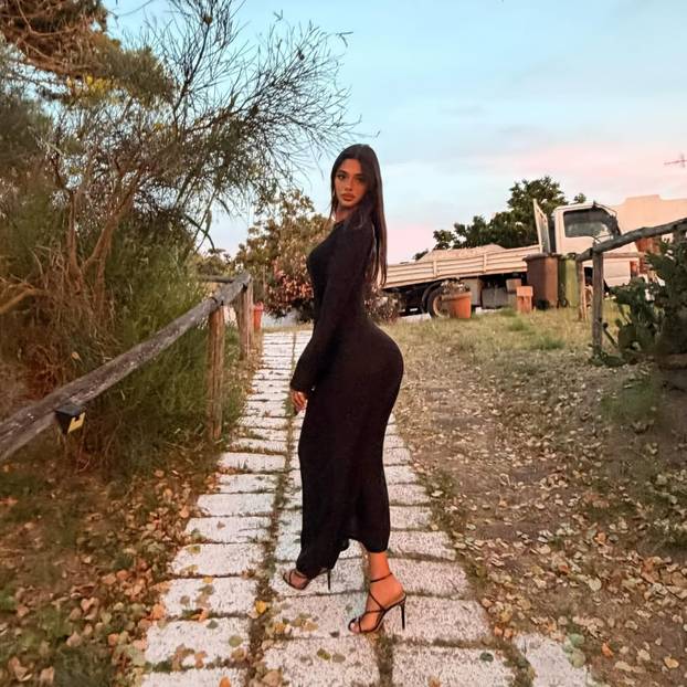 FOTO Njezin bivši je stup obrane u Arsenalu, a za njom slini cijela Italija! Ona je savršeni model