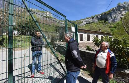 Slovenci dižu novu ogradu kod sela u Istri: 'Ne mogu ni u vrt!'