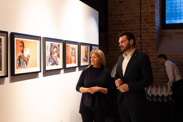 Osijek: Svečano otvorenje izložbe fotografija fotoreporterke Pixsella Emice Elveđi "Srce za Afriku"