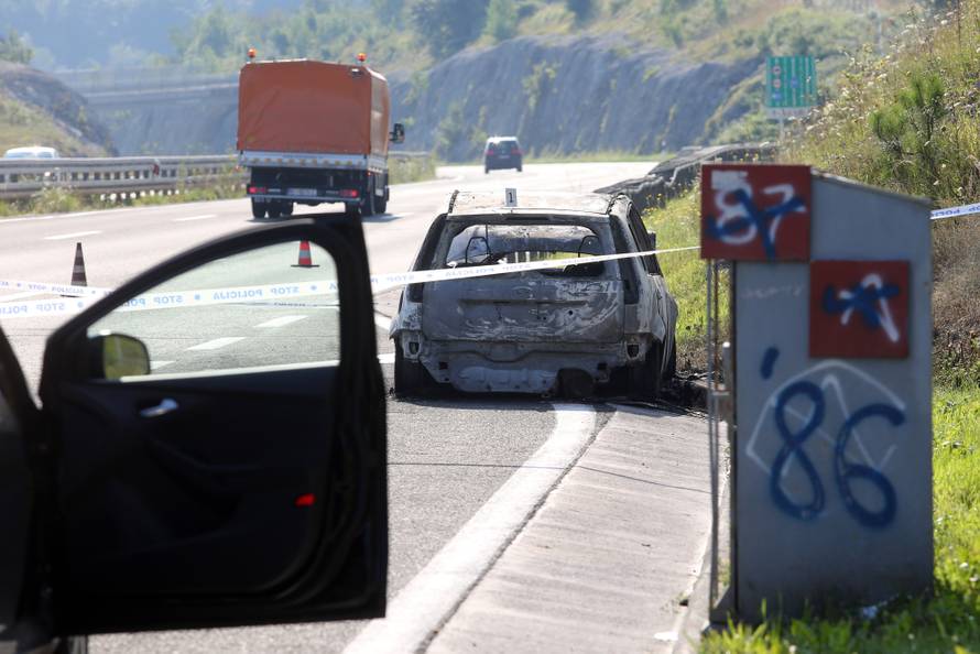 Vrbovsko: Na autocesti planuo automobil, izgorjela osoba