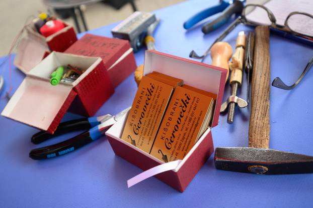 Zagreb: U okviru akcije "Majstori održivosti - sačuvaj, ne bacaj!" povodom Dana planeta Zemlje, obrtnici besplatno popravljali stvari