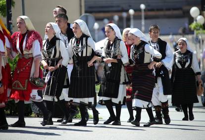 Sudionici Međunarodne smotre folklora zabavljali se na zagrebačkim ulicama