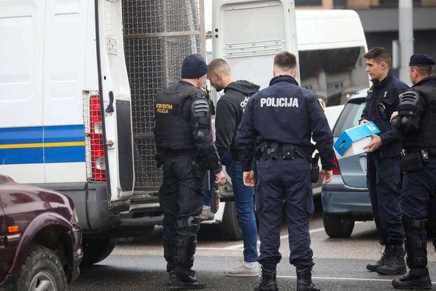 Zagreb: Redovno postupanje policije  uoči utakmice Hajduk - Dinamo 