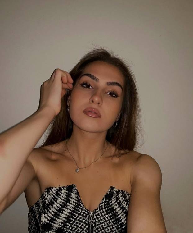 FOTO Francuska Hrvatica mami poglede svih navijača. Evo tko je mlada rukometašica Mia