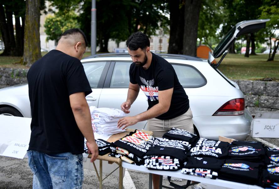 Sinj: Okupljanje ljudi u Sinju uoči 310. Sinjske alke