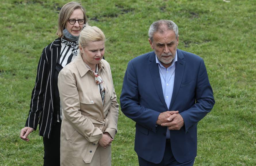 Zagreb: Aktivisti prekinuli konferenciju za medije Milana Bandića na fontanama