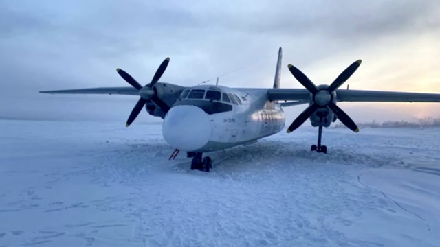 VIDEO Drama u Rusiji: Pilot promašio pistu i avion sa 30 ljudi spustio na zaleđenu rijeku