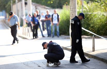 Bomba ispred kafića: Krhotine su pogodile slučajnu prolaznicu