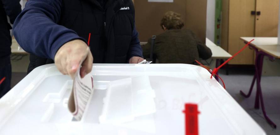 Sarajevo: Otvorena glasačka mjesta, građani izašli na izbore