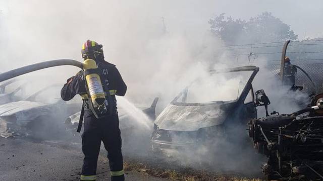Požar u Cisti Provo: Izgorjelo je gotovo dvadeset automobila
