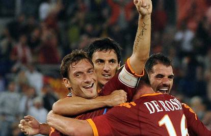 Francesco Totti napokon na terenu od prve minute...