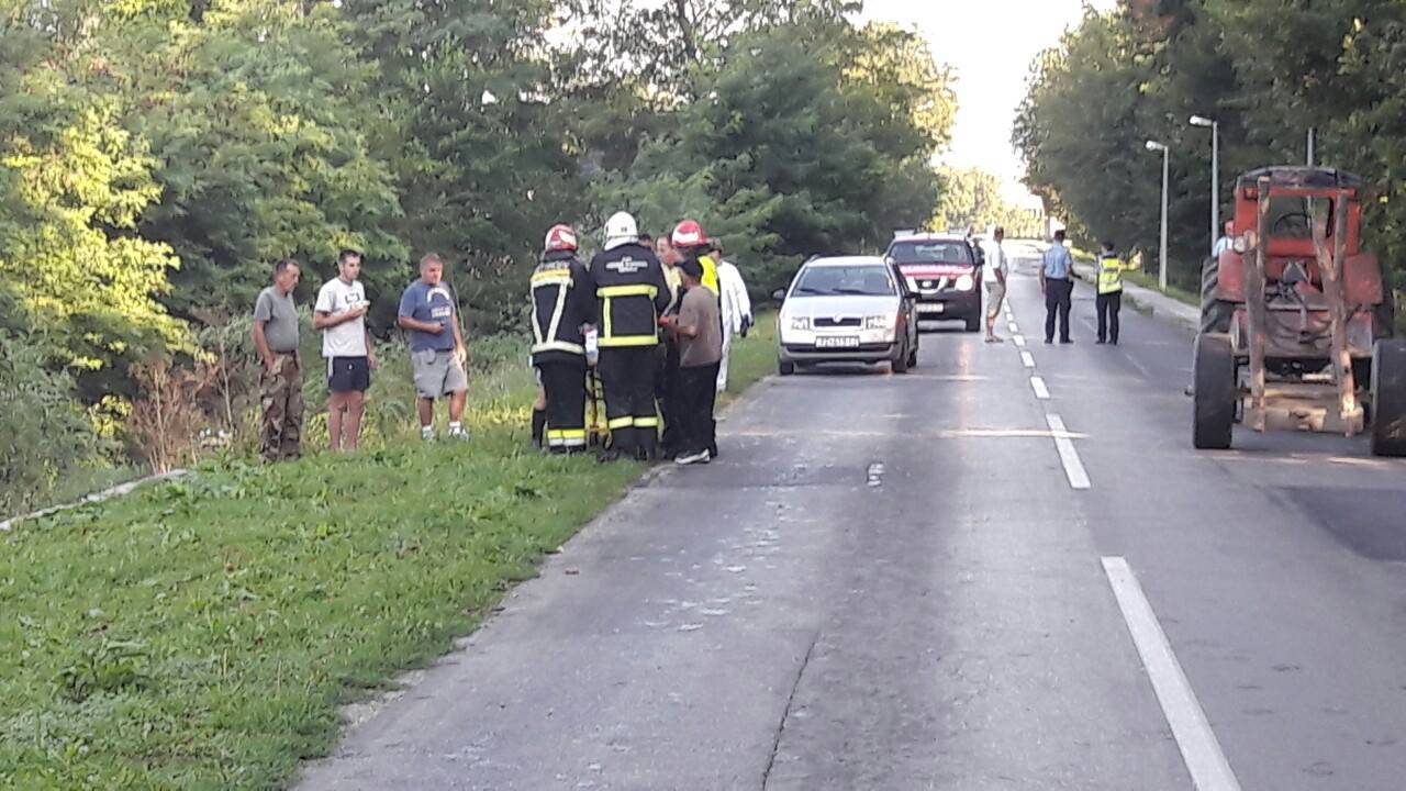 Automobilom sletjeli u potok, ozlijeđena su sva četiri putnika