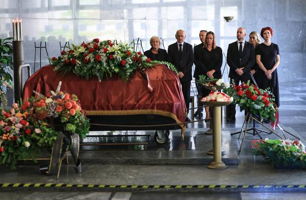 Zagreb: Posljedni ispraćaj novinara Roberta Valdeca 