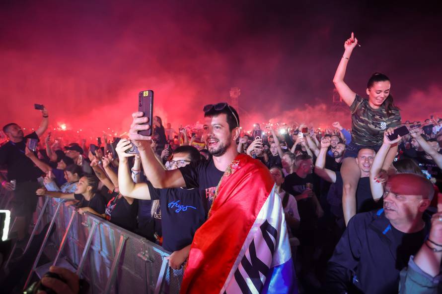 Obožavatelji na velikom koncertu Marka Perkovića Thompsona u Sinju