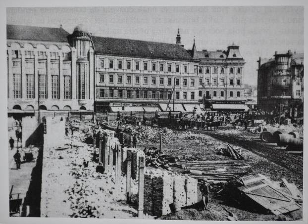 Zagreb: Presnimka fotografija iz monografije o Nami