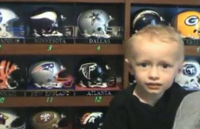 Dvogodišnji dječak zna sve ekipe američkog nogometa