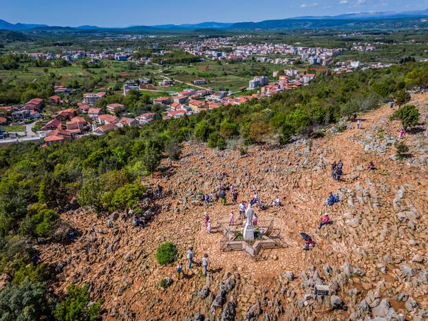 Međugorje: Pogled na Brdo ukazanja iz zraka