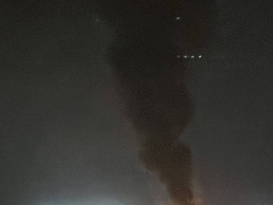 Galerija snimki i fotografija: Ovako je gorjelo na Jakuševcu! Vatru je gasilo 19 vatrogasaca