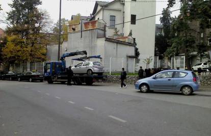 Kad dižeš njega, vozi i mene: Sjeo u auto koji je odnio 'pauk'