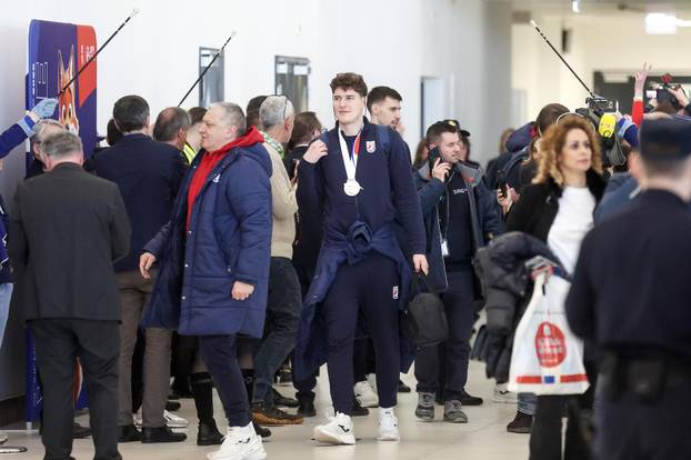 Zagreb: Rukometaši sletjeli u zračnu luku nakon osvojenog srebra na Svjetskom prvenstvu
