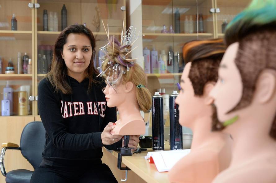 Najbolji dolaze u Zagreb: Ivana radi čuda s češljem i škarama