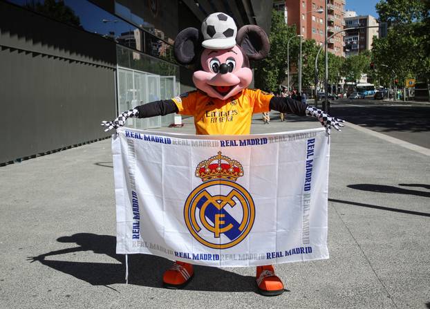 Madrid: Okupljanje navijača Luke Modrića uoči njegove posljednje utakmice za Real Madrid