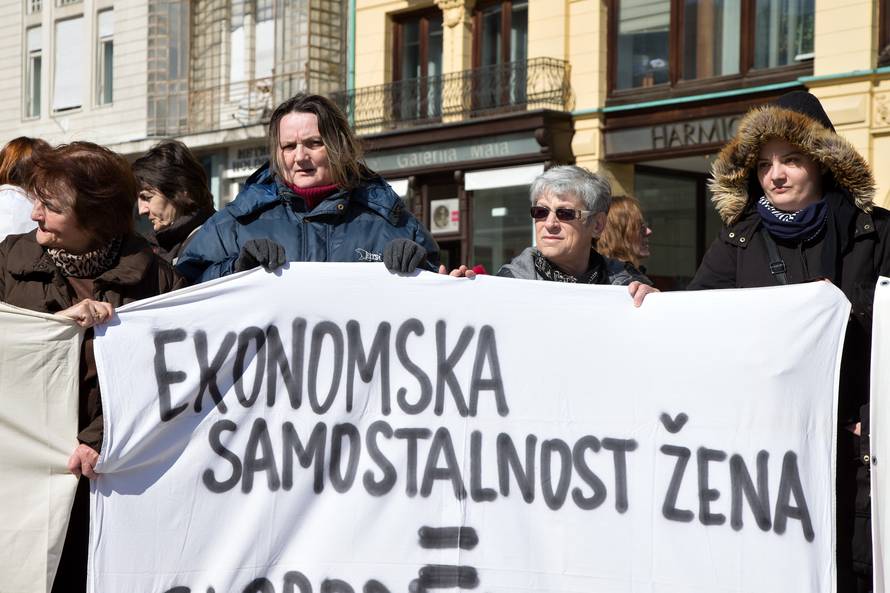 'Žene su jednake sve dok se ne natječu za neku čelnu fotelju...'