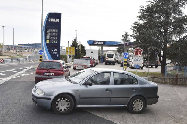 Šibenik: Gužve na benzinskim postajama zbog najavljenog poskupljenja