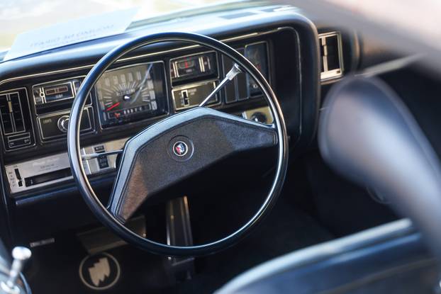 Zagreb: Na Europskom trgu održana je izložba oldtimera