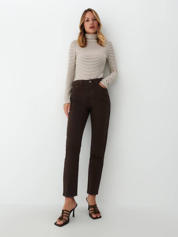 Smeđe traperice su jesenski hit: Donosimo najbolje i najjeftinije